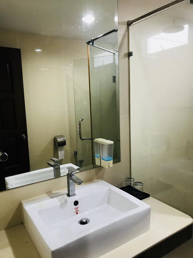 Family Hotel Кланг Экстерьер фото